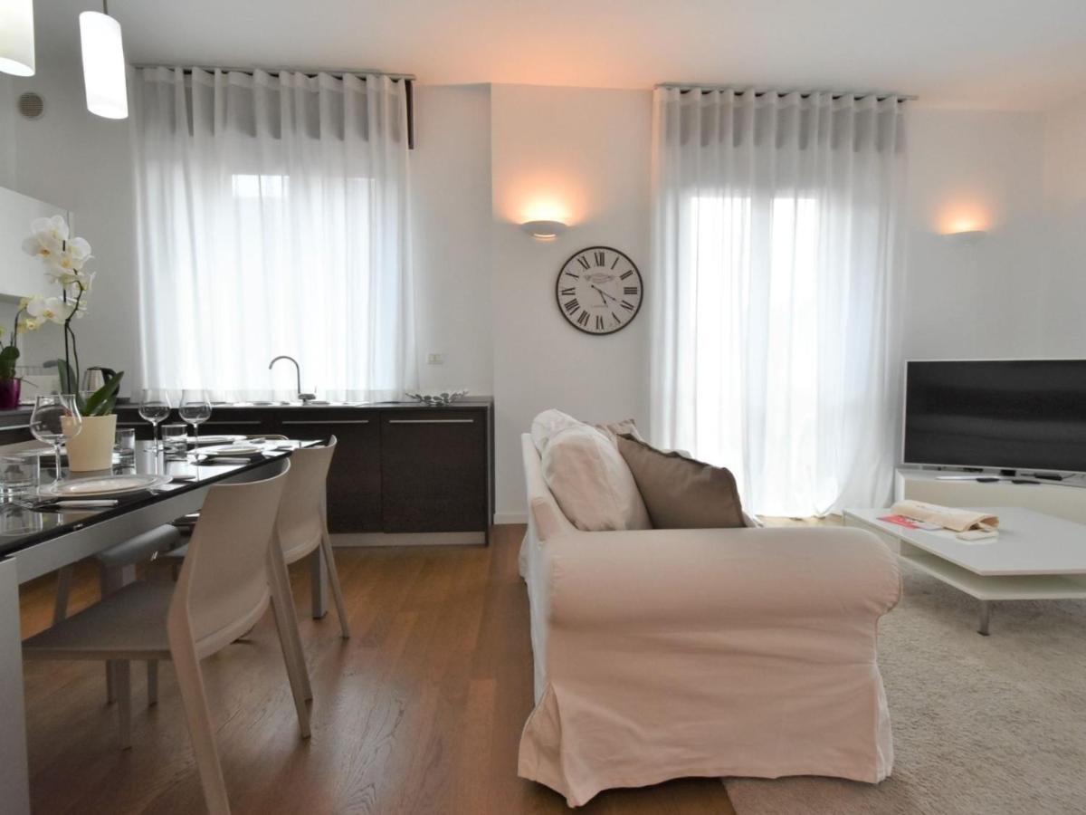 Apartment Corso Genova Apartment By Interhome ミラノ エクステリア 写真